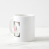 Elegant Alphabet Coffee Cup with Pink Rose Design Koffiemok (Voorkant links)
