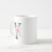 Elegant Alphabet Coffee Cup with Pink Rose Design Koffiemok (Voorkant links)