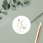 Elegant Ampersand Greenery Monogram Wedding Ronde Sticker<br><div class="desc">Eenvoudig en elegant,  deze moderne huwelijksmonogram sticker is voorzien van een faux goudkalligrafiescript ampersand gedecoreerd met eucalyptus waterverf greenery sprigs,  met de initialen van de bruid en de bruidegom en de trouwdatum. Vind passende producten in het collectie,  of contacteer me door praatje Zazzle voor extra producten of andere kleurenwegen.</div>