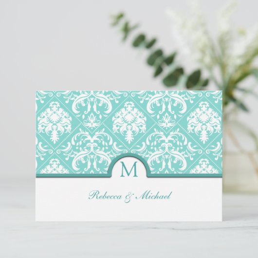 Elegant Aqua Blue en White Damask Monogram RSVP (Staand voorkant)