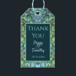 Elegant Aqua Peacock Feathers Wedding Favor Gift T Cadeaulabel<br><div class="desc">Een mooi bruiloft is een label met volledig aangepaste tekst,  die allemaal is geschreven over een verbluffend ornament met een vreugdeveer met levendige kleuren. Een oorspronkelijk ontwerp is uitsluitend beschikbaar in de online winkel ©GardenEden.</div>