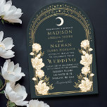 Elegant Arch Art Nouveau Wedding Invitation Kaart<br><div class="desc">Leg tijdloze elegantie vast met deze op de Hemelse Art Nouveau geïnspireerde uitnodiging! Met een stralende gouden boog, delicate witte bloemen en glinsterende sterren tegen een rijke blauwe achtergrond, zet dit ontwerp de toon voor een verfijnde viering. Perfect voor bruiloften, gala's en mijlpaalevenementen! Houd er rekening mee dat het goud...</div>