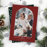 Elegant Arch Married en Merry Photo Red Feestdagenkaart<br><div class="desc">De moderne kaart van de boogfotovakantie met decoratief "en"manuscript tussen 2 woorden en een wintergroen patroon op de rug. Voor meer geavanceerde aanpassing van dit ontwerp,  te klikken gelieve de BUTTON van het TOOL VAN HET ONTWERP BLAUW.</div>