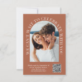 Elegant Arch Photo QR Code Terracotta Wedding RSVP Kaartje (Voorkant)
