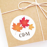 Elegant Autumn Leaves Wedding Monogram Ronde Sticker<br><div class="desc">Herfst de stickers van de huwelijksgunst zijn voorzien van makelaarbladeren boven aanpasbaar monogram van de bruid en groom ' s initialen . De rijke herfstkleuren omvatten sinaasappel,  rood,  koper,  goud,  en chocoladebruin. Achtergrond ivoor/ecru.</div>