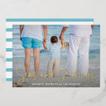 Elegant Beach Vacking Foto met kerstmis Gold Folie Feestdagenkaart<br><div class="desc">Verstuur een feestvreugde met deze nautische,  platte kerstkaart met een eenvoudig design met de woorden "Zeeen en groeten" in een elegant script,  die in echte gouden folie is gedrukt,  samen met uw bericht op uw favoriete strandvakantiefoto. De achterkant heeft aqua en witte strepen.</div>