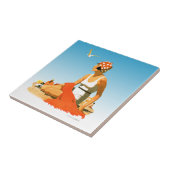 Elegant  beeld van vrouw op strand tegeltje (Zijkant)