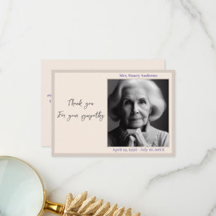 Elegant begrafenismonument van familie bedankkaart