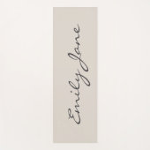 Elegant beige handgeschreven scriptnaam Aangepast Yogamat (Voorkant)