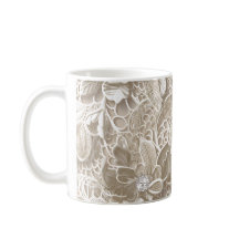 Elegant beige kant met diamant