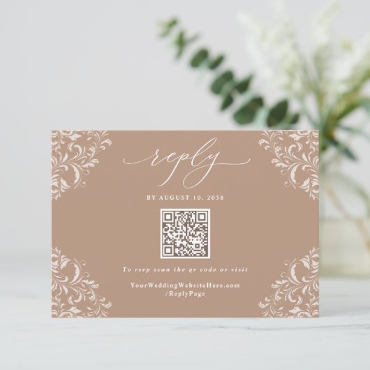 Elegant Beige Taupe Neutral Wedding QR Code RSVP Kaartje (Staand voorkant)