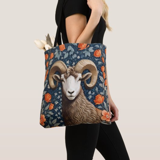 Elegant Big Horn Sheep William Morris Inspired Tote Bag (Dichtbij)