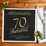 Elegant Black 70 en Fabulous 70th Birthday Servet<br><div class="desc">Elegant Black 70 en Fabulous 70th Birthday Napkins 70 en geweldige tekst in trendy golden script op zwarte achtergrond. Pas het aan met jouw naam en je leeftijd,  en maak je eigen elegante verjaardagsfeestje voor het verjaardagsfeest van een vrouw.</div>