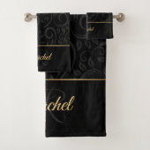 Elegant Black and Gold Floral Name Monogram Bath T Bad Handdoek (Insitu)
