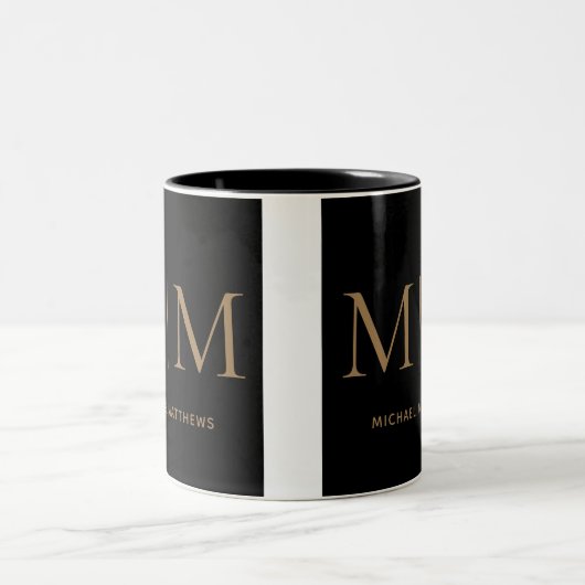 Elegant Black and Gold Masculine Monogram Name Tw Tweekleurige Koffiemok (Center)