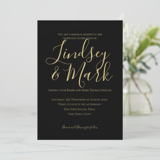 Elegant Black and Gold Script Weddenschap Kaart (Staand voorkant)
