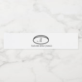 Elegant Black and White Monogram Wedding Waterfles Etiket (Enkel label)