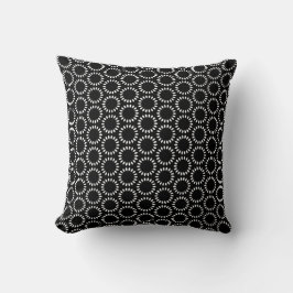 Elegant Black and White Petal Mandala Pattern Kussen