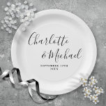 Elegant Black and White Signature Script Weduwen Papieren Bordje<br><div class="desc">Elegante handtekening zwart-wit bruiloft papier borden gepersonaliseerd met handtekening stijl namen en uw speciale bruiloft datum. Ontworpen door Thisnotme©</div>