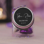 Elegant Black and White Wedding Bedankt Ronde Sticker<br><div class="desc">Druk uw dankbaarheid uit met onze Elegant Zwart-Wit Bruiloft Dank u Classic Ronde Sticker. Deze stickers zijn de perfecte manier om een vleugje elegantie toe te voegen aan uw bedankpassen, gunsttassen of feestgunsten. Het tijdloze zwart-wit ontwerp straalt verfijning uit, waardoor het geschikt is voor elk trouwthema of elke trouwstijl. De...</div>