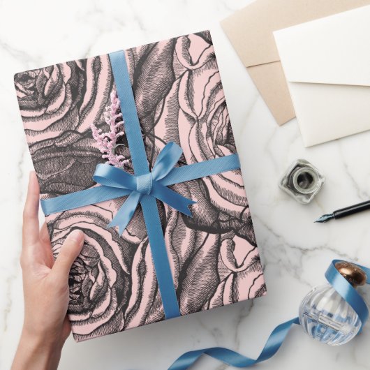 Elegant Black Botanical Roos op Blush Bleek Roze Cadeaupapier (Geschenken)