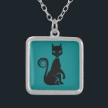 Elegant Black Cat Zilver Vergulden Ketting<br><div class="desc">Elegante zwarte kat die poetst met één opgezette poot. Heeft een schattige krulstaart en draagt een fancy kakker.</div>