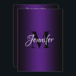 Elegant Black en Royal Paars Ombre 60th Birthday Kaart<br><div class="desc">Nodig het doek uit voor haar 60ste verjaardag viering. Opvallend zwarte en koninklijke paarse ombre verjaardagsuitnodiging.  achtergrondkleur achter de verloopafbeelding.  verjaardagsfeest nodigt uit. Glam en kic uitnodigingen. Pas de moderne en elegante stijlen van de calligrafische doopvont aan.</div>