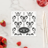 Elegant Black en White Damask Monogram Servet (Insitu)
