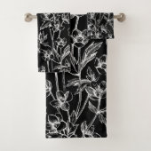 Elegant Black en White Floral Bad Handdoek (Insitu)
