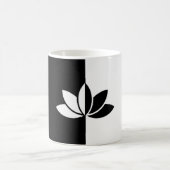 Elegant Black en White Lotus Flower Koffiemok (Center)