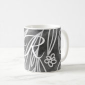 Elegant Black en White Monogram Leaves Tekening Koffiemok (Voorkant rechts)