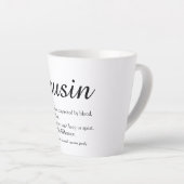 Elegant Black en White Script Cousin Definitie Latte Mok (Rechterhoek)