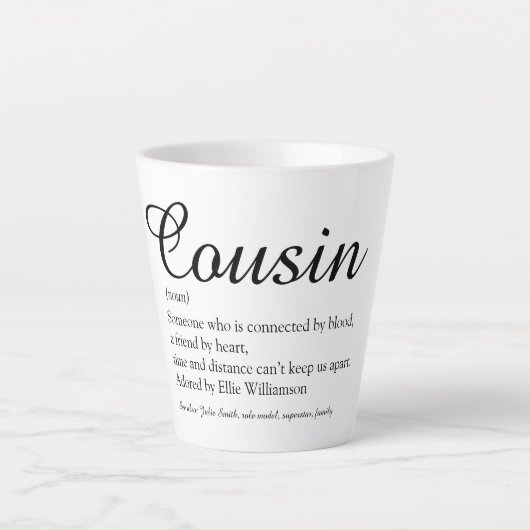 Elegant Black en White Script Cousin Definitie Latte Mok (Voorkant)