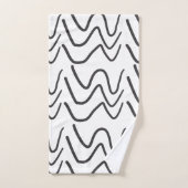 Elegant Black en White Wavy Stripe Pattern Bad Handdoek (Handdoek)