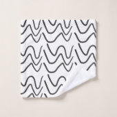 Elegant Black en White Wavy Stripe Pattern Bad Handdoek (Wasdoekje)