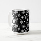 Elegant Black en Winter White Snowflake Pattern Koffiemok (Voorkant links)