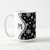 Elegant Black en Winter White Snowflake Pattern Koffiemok (Links)