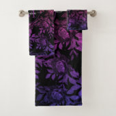 Elegant Black Floral Botanical Waterverf Monogram Bad Handdoek (Insitu)