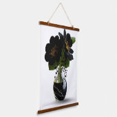 Elegant Black Floral Bouquet in Marble Vase. Hangend Wandkleed (Gebogen)