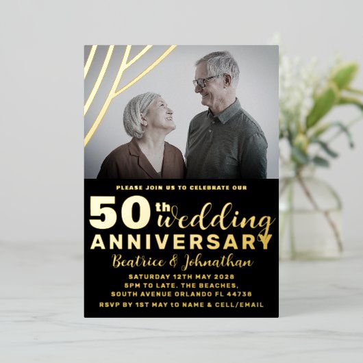 Elegant Black & Gold 50th Wedding Jubileum Folie Uitnodiging (Staand Voorkant)