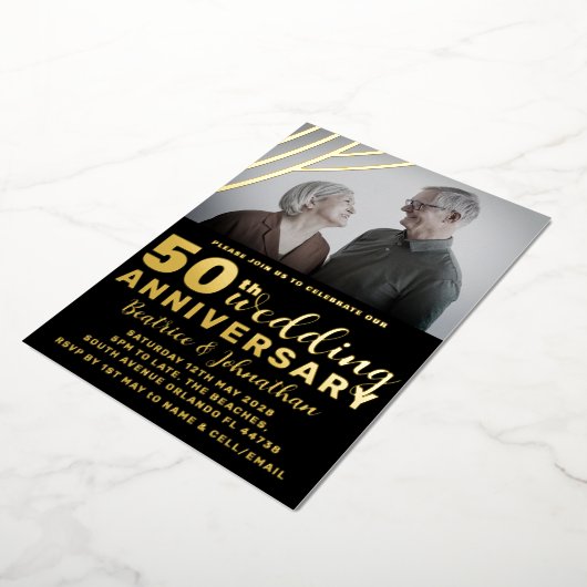 Elegant Black & Gold 50th Wedding Jubileum Folie Uitnodiging (Gedraaid)