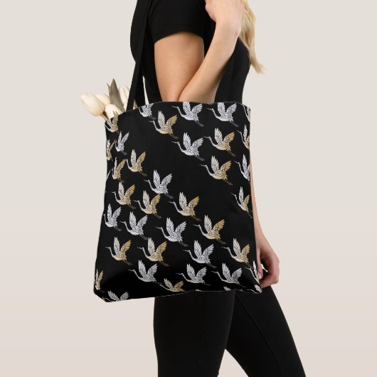 Elegant Black Gold Crane Moderne Japans Tote Bag (Dichtbij)
