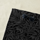 Elegant Black Gold Floral Script Monogram Strandlaken (In situ)