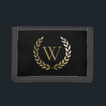 Elegant Black Gold Laurel Wreater Monogram Drievoud Portemonnee<br><div class="desc">deze elegante portemonnee bevat uw monogram in faux gold omgeven door een corresponderende goudlaurel op een zwarte achtergrond . De rug van het bagagelabel heeft een groef voor uw contactinformatie. Ontworpen door Susan Coffey.</div>