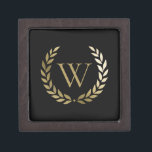 Elegant Black Gold Laurel Wreater Monogram Premium Bewaar Doosje<br><div class="desc">Met deze elegante gepersonaliseerde cadeaudoos met een faux gouden monogram met een gouden laurel op een eenvoudige zwarte achtergrond. Ontworpen door Susan Coffey.</div>