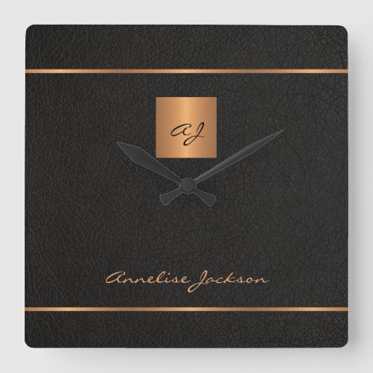 Elegant black gold monogram script naam modern vierkante klok (Voorkant)