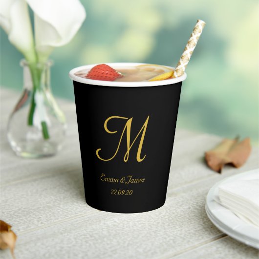 Elegant Black Gold Monogram Script Name Papieren Bekers (Insitu)