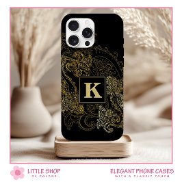 Elegant Black Gold Paisley Pattern Monogram iPhone 16 Hoesje