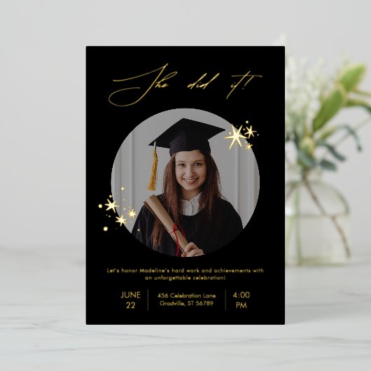 Elegant Black Gold Photo Graduparty Folie Uitnodiging (Staand Voorkant)