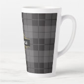 Elegant Black Gold Tartan Pset Monogram Latte Mok (Rechts)